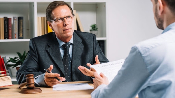 lawyer speaking to client regarding unemployment compensation nwls